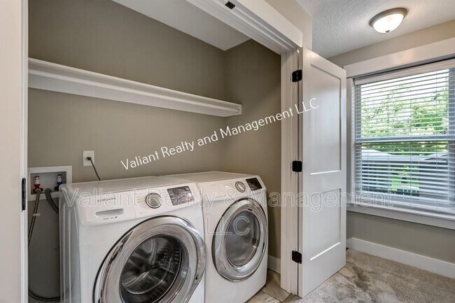 Building Photo - 1228 Willow Ct