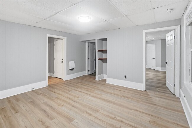 Building Photo - 168 Lunenburg St