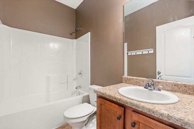 Building Photo - Upcoming Listing!