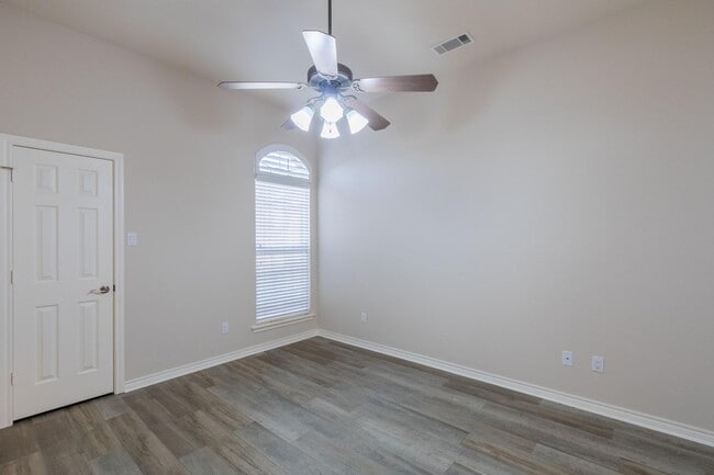 Building Photo - Updated 4/3/3 Located in Frenship ISD!