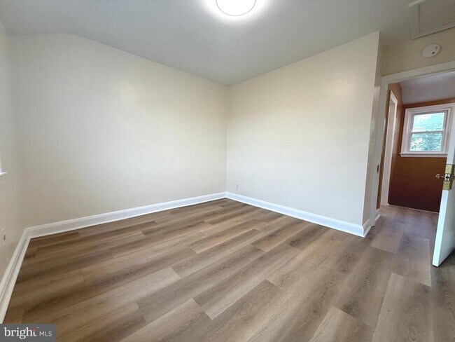 Building Photo - 804 Radnor Ave