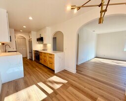 Building Photo - 496 Sherwood Way