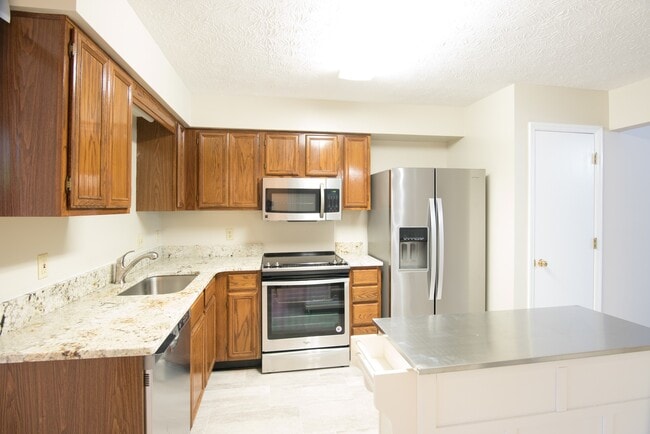 Building Photo - Shelton Park Townhome