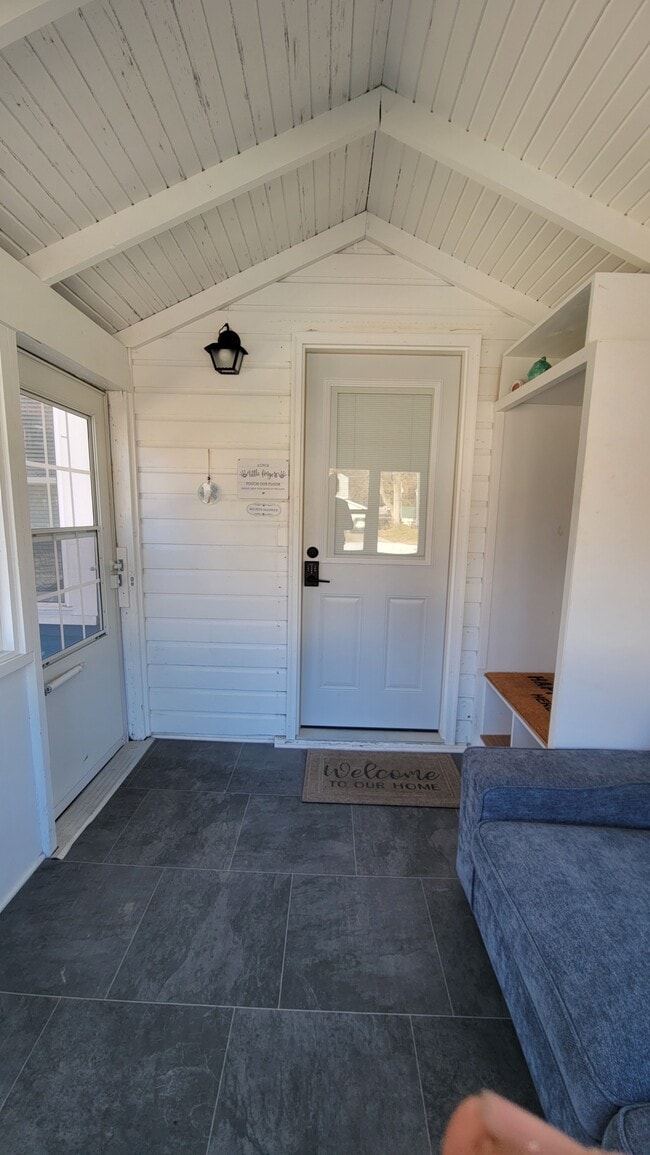 Building Photo - 922 6th St