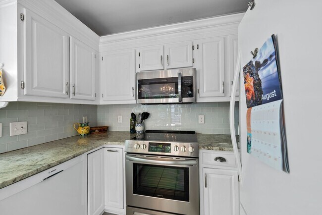 Building Photo - 4006 Kettering Dr