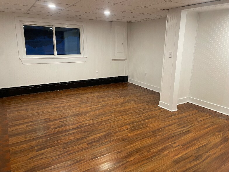 Building Photo - 44 Chestnut St