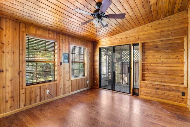 Building Photo - New Rental!