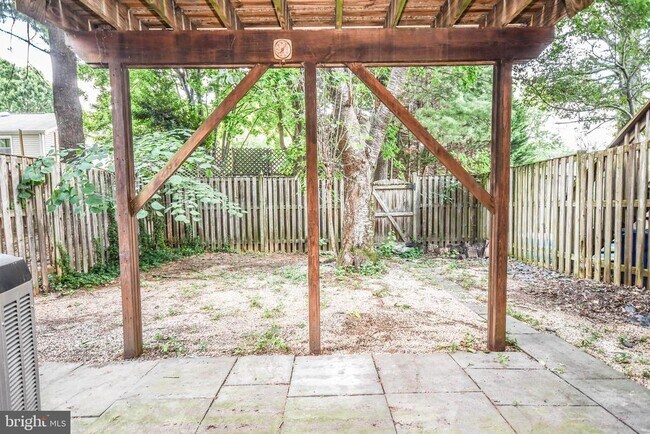 Building Photo - 27 Cross Country Ct