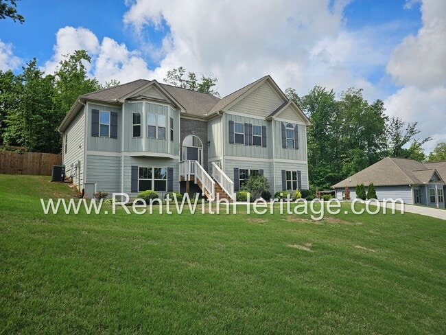 Building Photo - Gorgeous 3 bd / 2 bath / Attention to Deta...