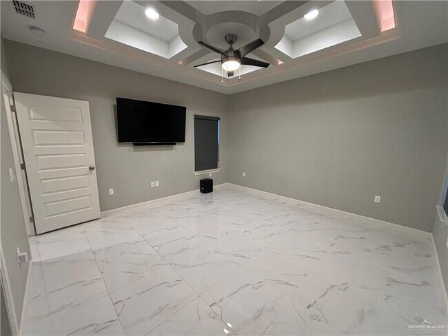 Building Photo - 2601 Tulipan Ave