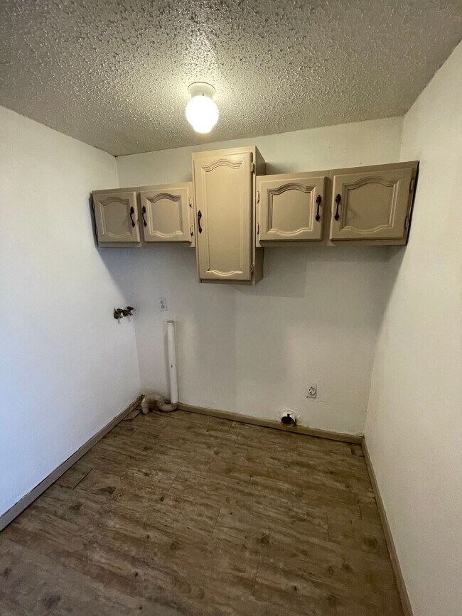 Building Photo - Beautiful House Minutes From Marsha Sharp ...