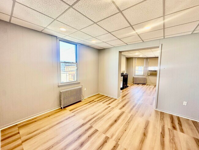 Building Photo - 595 67th St