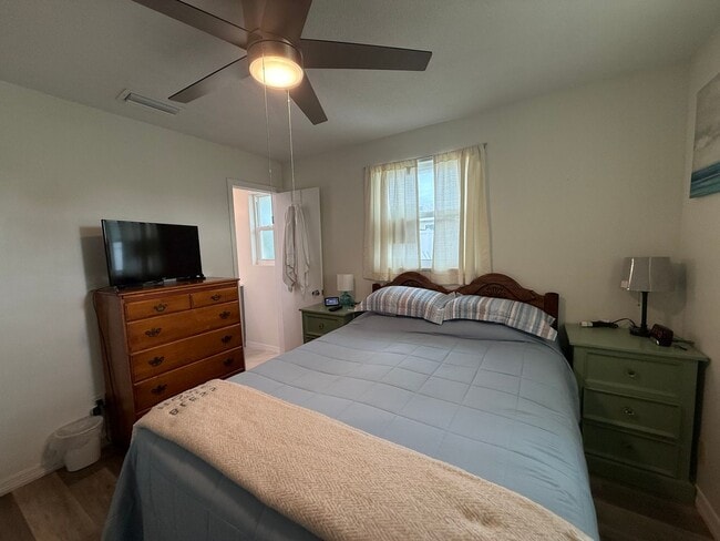 Building Photo - Updated 2 Bedroom 2 Bathroom House Available Mid-January