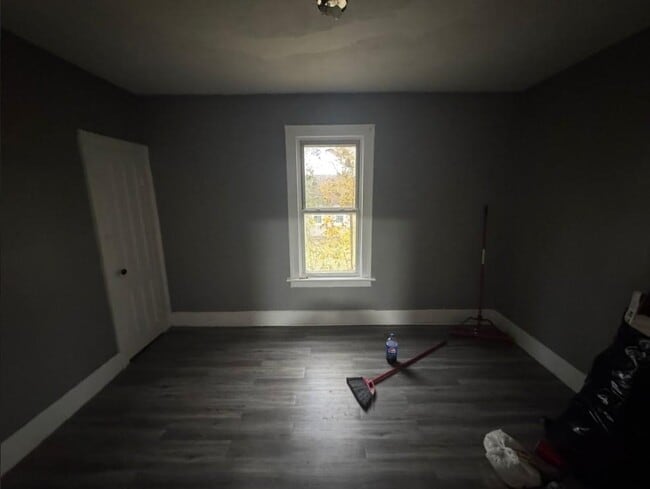 Building Photo - 114 S Carbon St