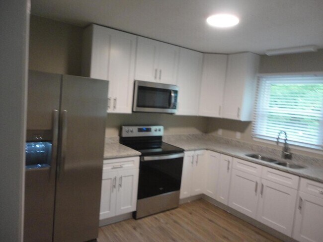 Building Photo - 137 W Barbee St