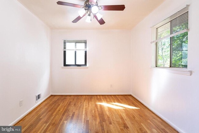 Building Photo - 4203 Lyons St