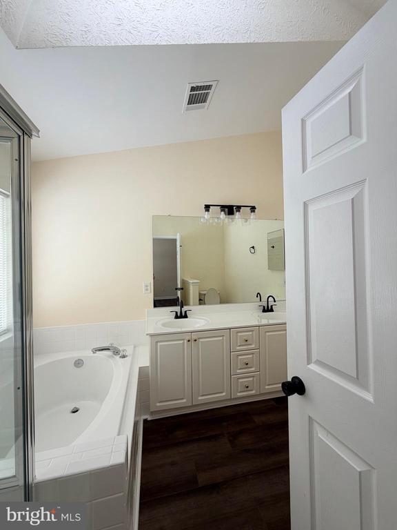 Building Photo - 14120 Silver Teal Way