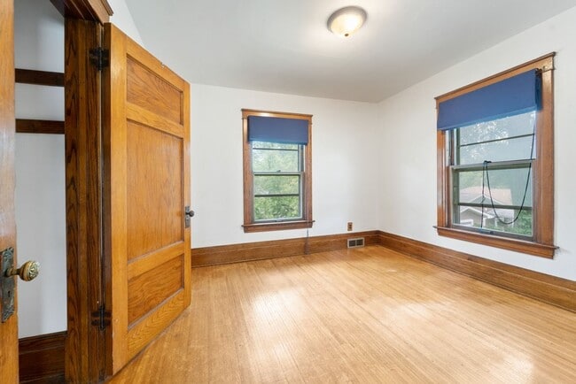 Building Photo - 513 W 22nd St