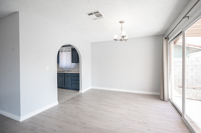 Building Photo - 2247 Heavenly View Dr