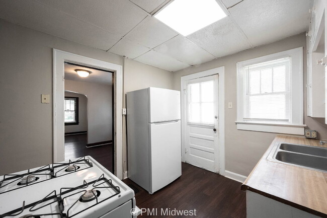 Building Photo - "Charming 1-Bedroom Duplex Retreat on East...