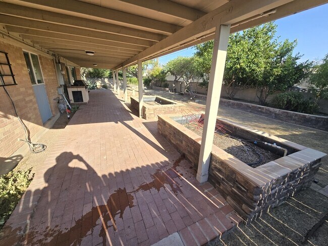 Building Photo - 7932 E Rosewood St