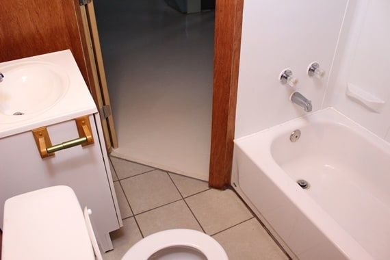 Building Photo - 14999 Lincoln Ave