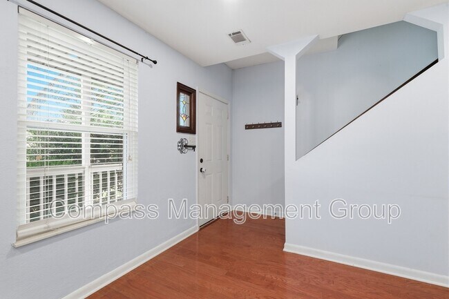 Building Photo - 7668 Chatham Cir NW