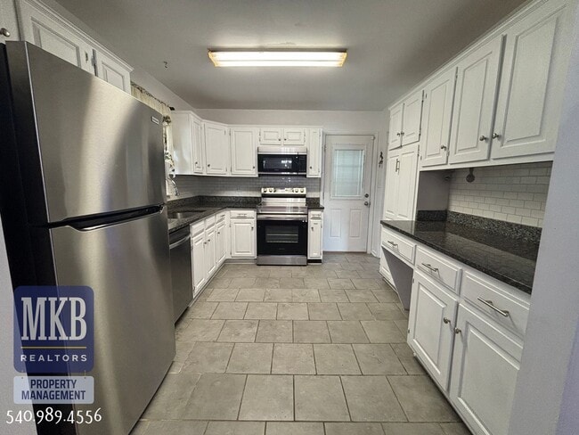 Building Photo - 3158 Galloway Dr