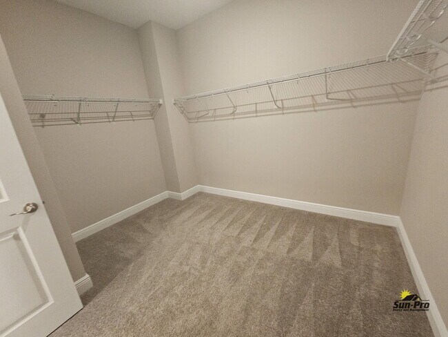 Building Photo - 379 Birkdale Dr