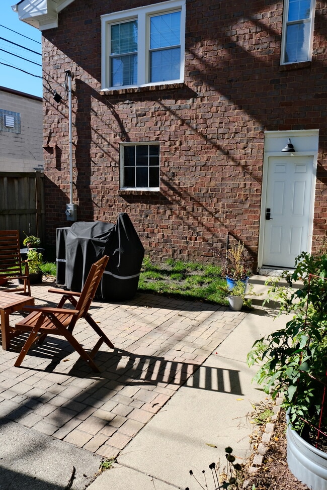 Backyard/Pation - 335 Burkhardt Ct