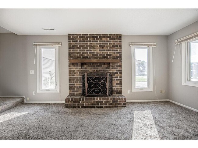 Building Photo - 9358 Ranchview Ln N