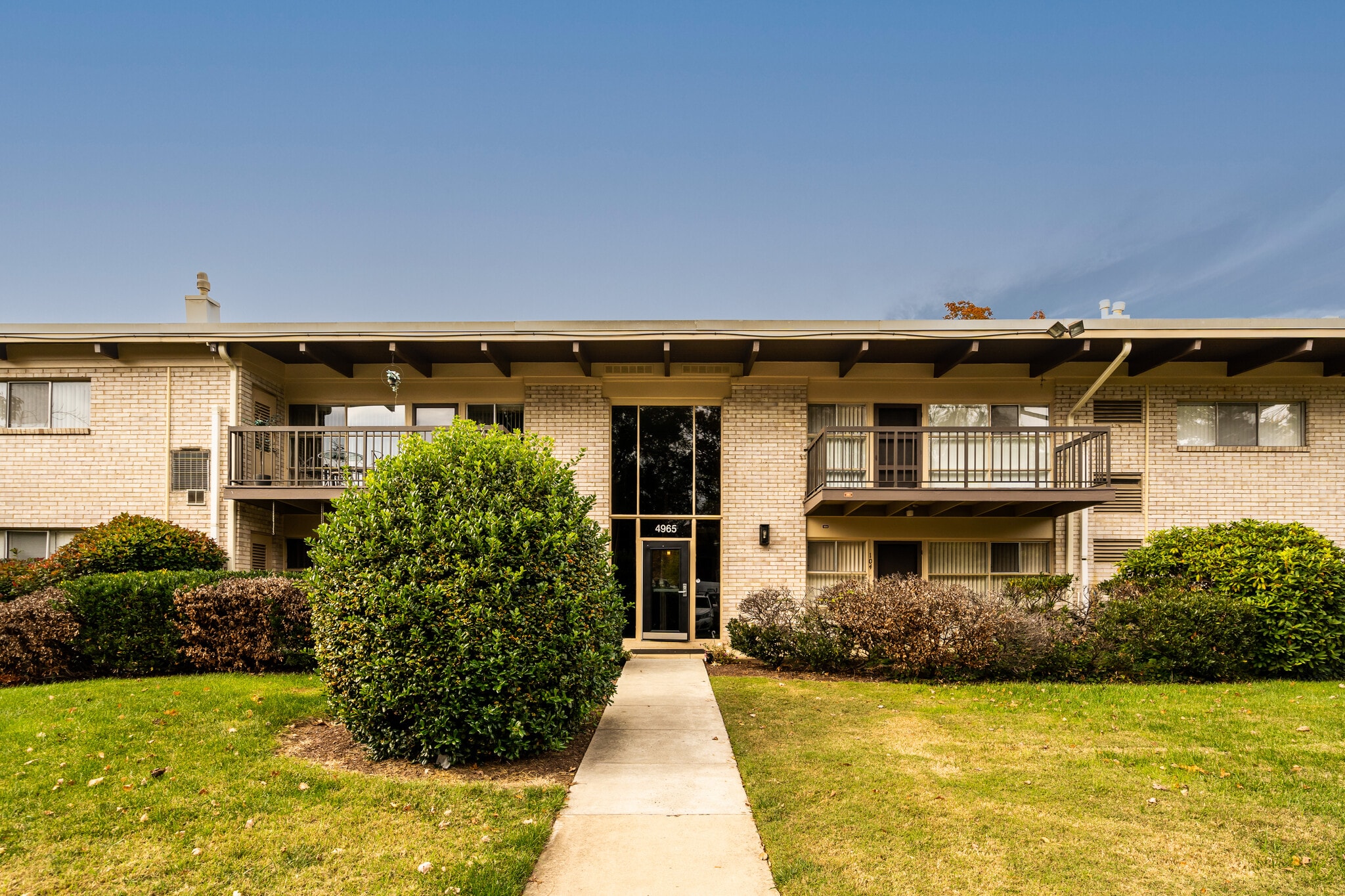 Building Photo - 4965 Americana Dr