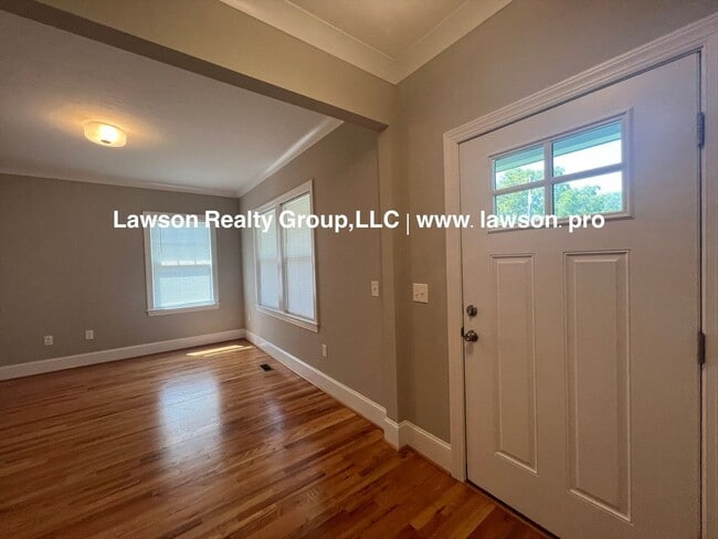 Building Photo - 2337 Martin Ln SW