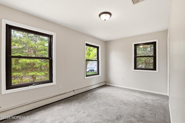 Building Photo - 19 Oak Leaf Dr