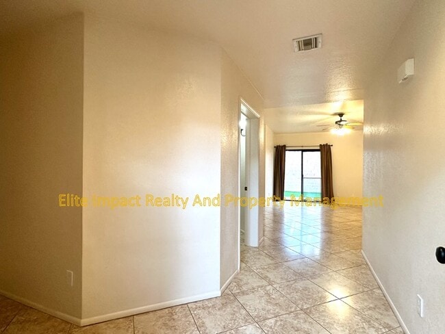 Building Photo - 610 W Kidd Pl