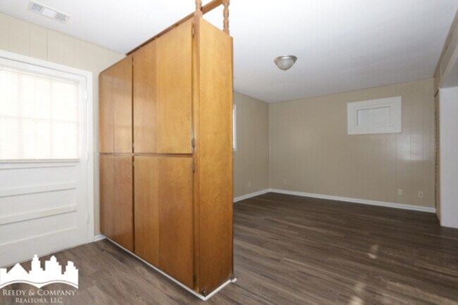 Building Photo - 1120 S Prescott St