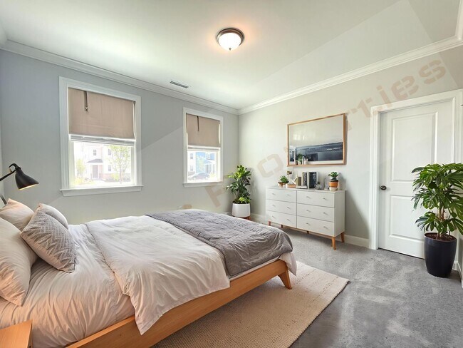 Building Photo - Gorgeous 4 Bedroom 3 Bath Home with Fiber ...