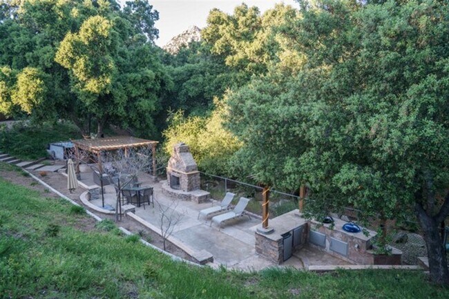 Building Photo - Beautiful 3 bedroom, 2 bath in San Diego County Estates- Amazing backyard, perfect for entertaini...