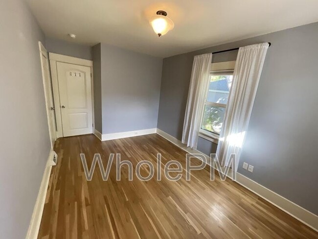 Building Photo - 4909 Beach Ct