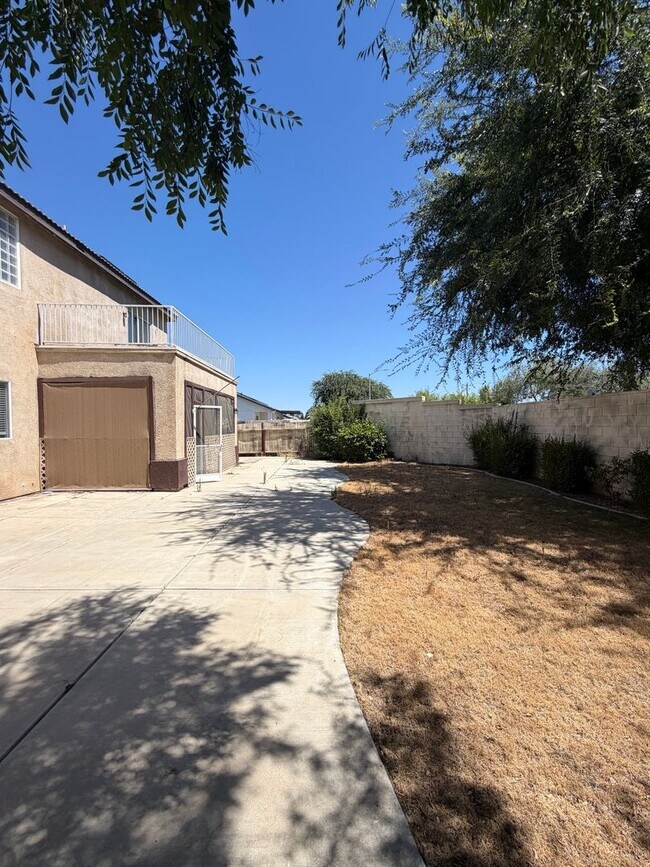 Building Photo - 118 Emerald Isle Way