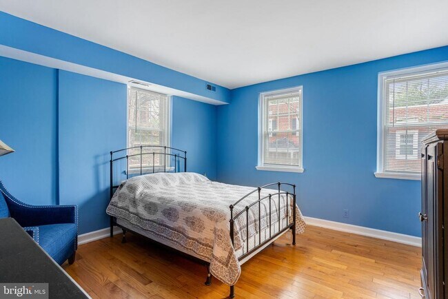 Building Photo - 2803 S Columbus St