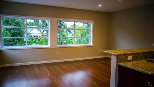 Building Photo - 2215 E John St