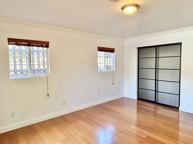 Building Photo - Serene 3bed /2 Bath Craftsman in Heart of ...