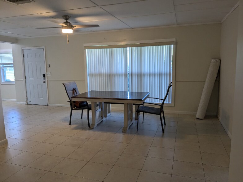 Building Photo - 305 3rd St