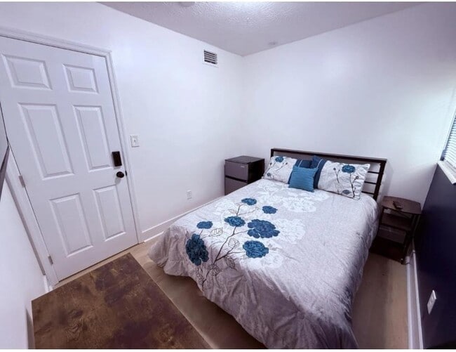 Building Photo - 5140 River Bluff Ln