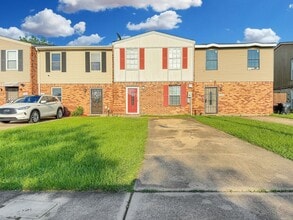 Building Photo - 2 Bedroom 1.5 Bath