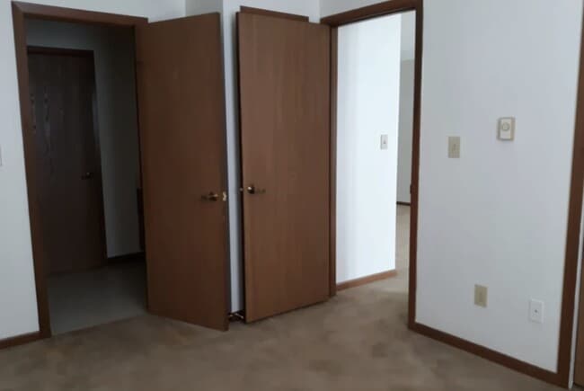 Building Photo - 700 W Main St