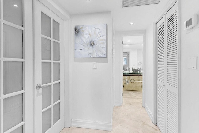 Building Photo - 4001 S Ocean Dr