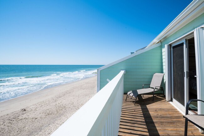 Building Photo - PERFECT FURNISHED RENTAL FOR A WINTER AT THE BEACH
