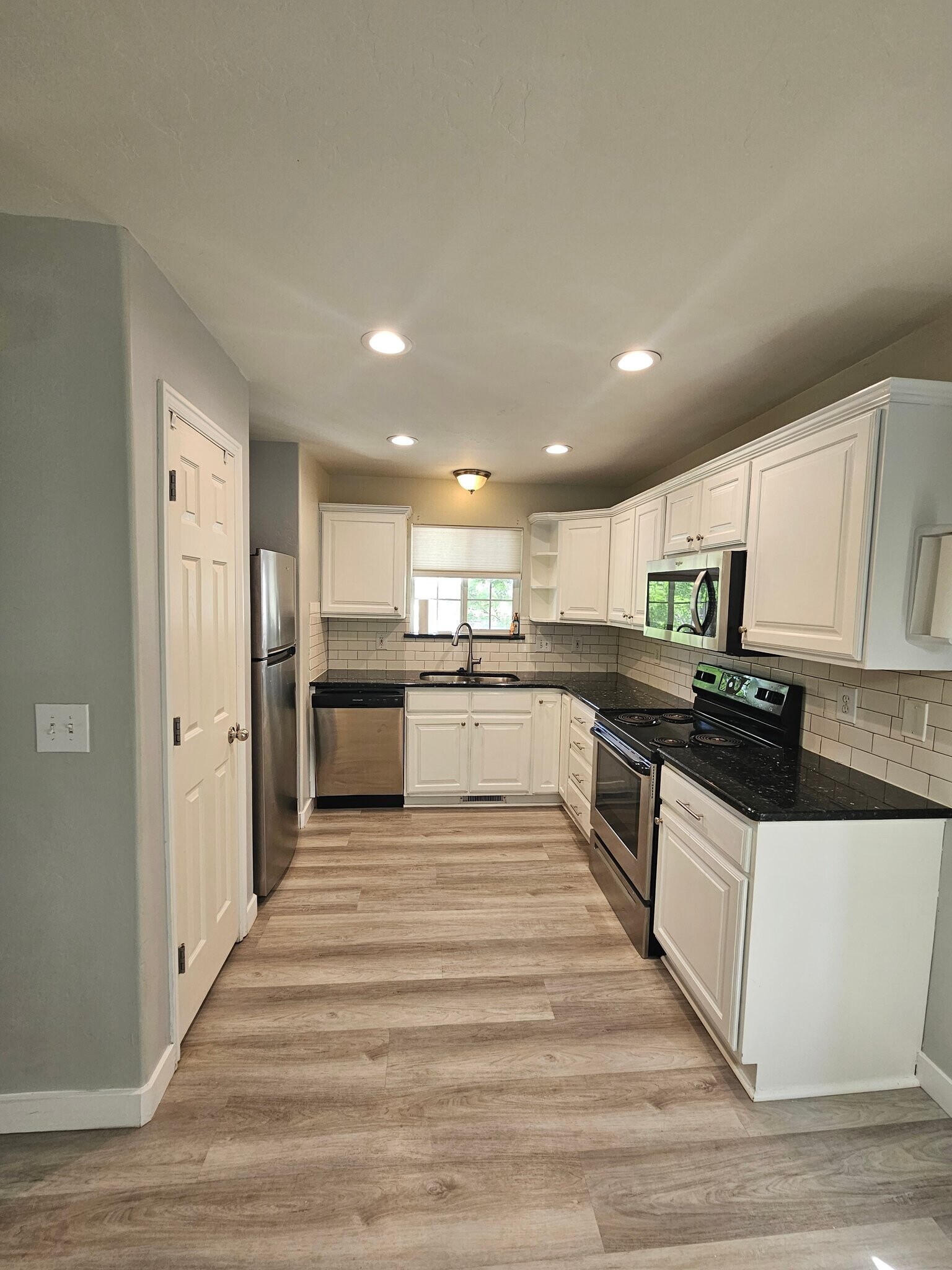 Building Photo - 7963 N Smith Ranch Rd